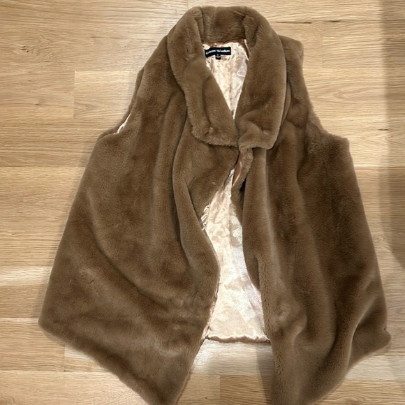 Tan fur vest with gold satin inside lining - size medium - Picture 1 of 3